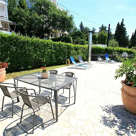 Apartment Nina 3 *
